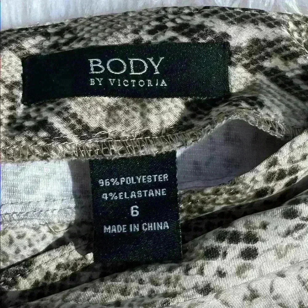 BODY BY VICTORIA SNAKE SKIN SATIN SIDE ZIP WITH RUTCH AND SLIT SIZE 6 - Picture 6 of 6